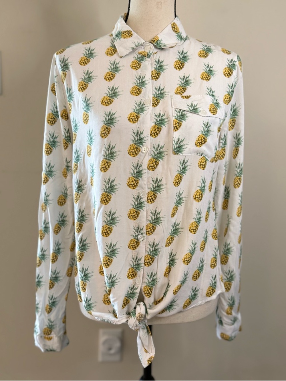 Love Notes pineapple novelty print button up shirt SZ M